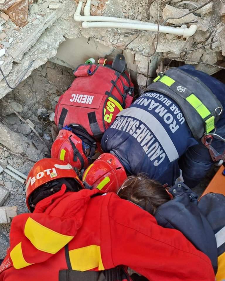 CUTREMUR TURCIA: Salvatorii români au scos de sub dărâmături încă un supraviețuitor