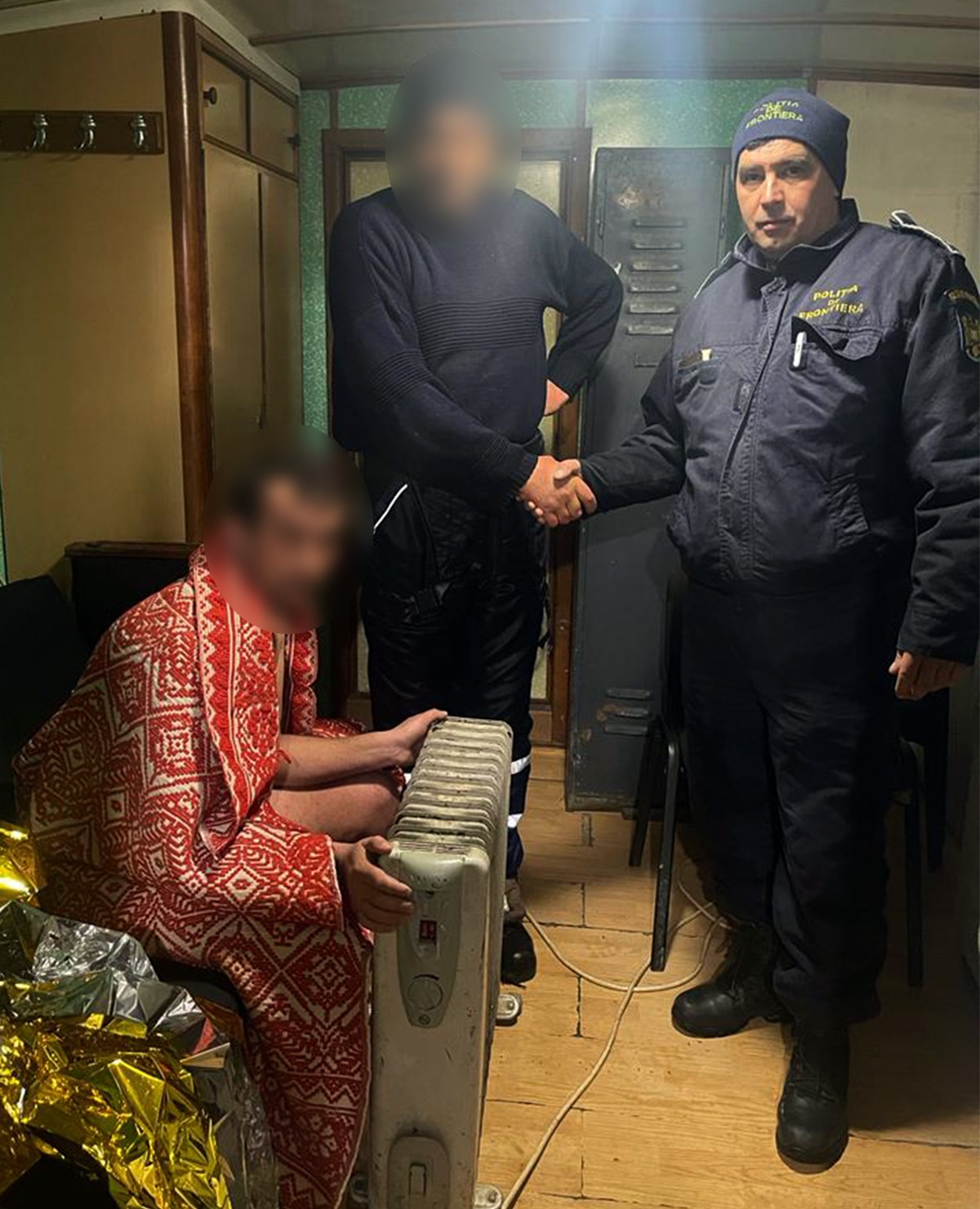 CERNAVODĂ: Două persoane răsturnate cu ambarcațiunea pe Dunăre au fost salvate de polițiștii de frontieră