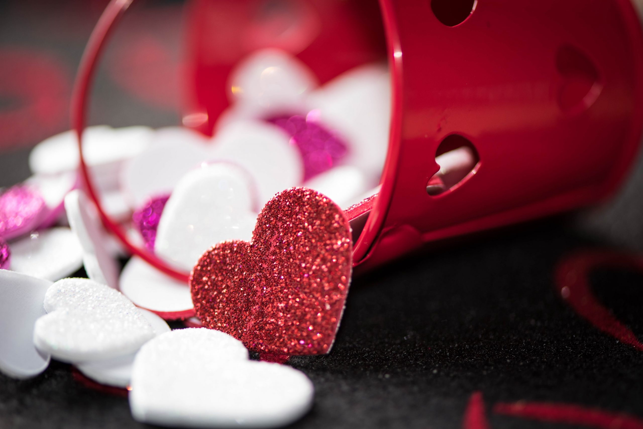 CONSTANȚA: Expoziție de CD-uri și DVD-uri dedicată Valentine’s Day