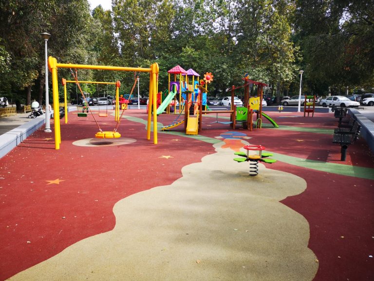 CONSTANȚA: Primarul Vergil Chițac anunță semnarea contractelor pentru reamenajarea și reabilitarea locurilor de joacă