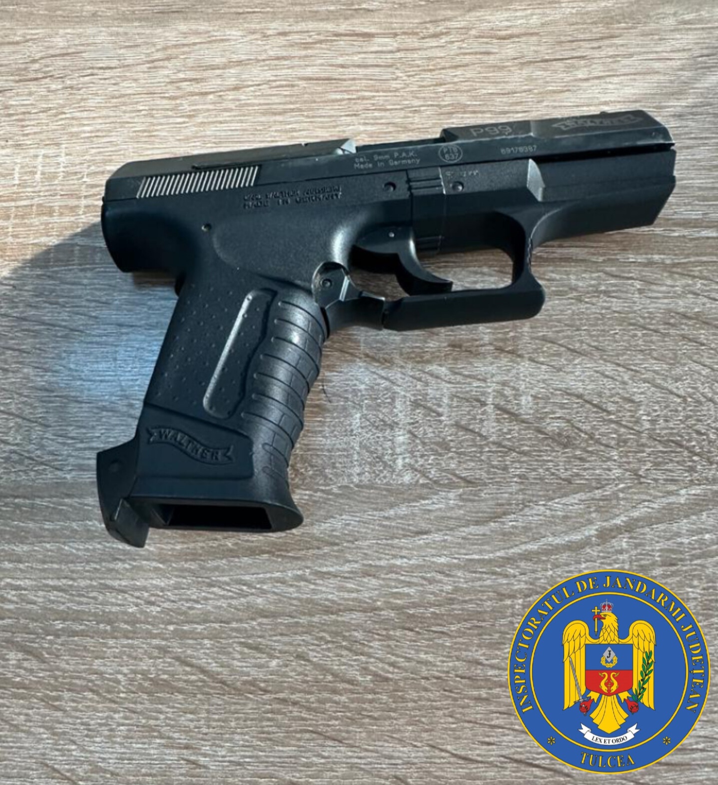 VAMA VECHE: Oficial de la Poliție – bărbat împușcat cu o armă letală cu glonț de calibrul 9×19 mm
