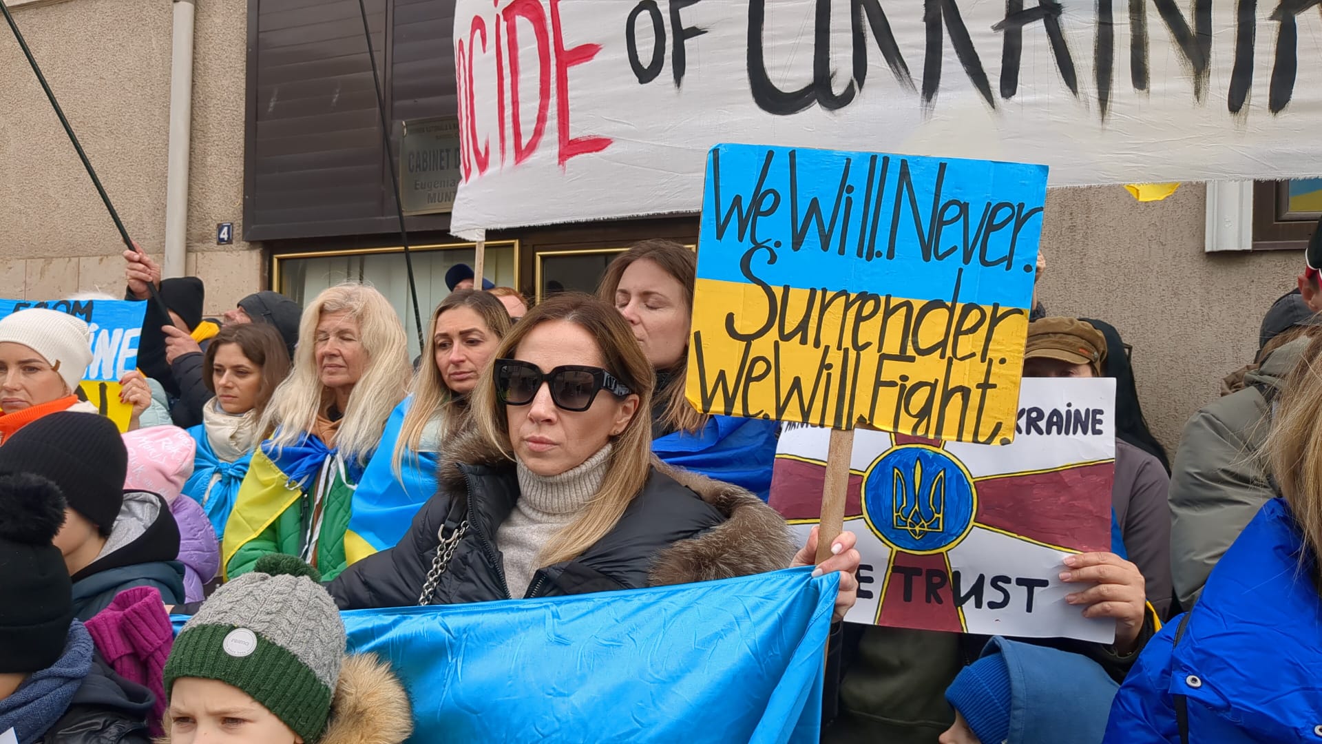 CONSTANȚA: Protest în fața Consulatului Rusiei, la un an de la invadarea Ucrainei: „Nu ne vom preda niciodată! Vom lupta!“ FOTO + VIDEO