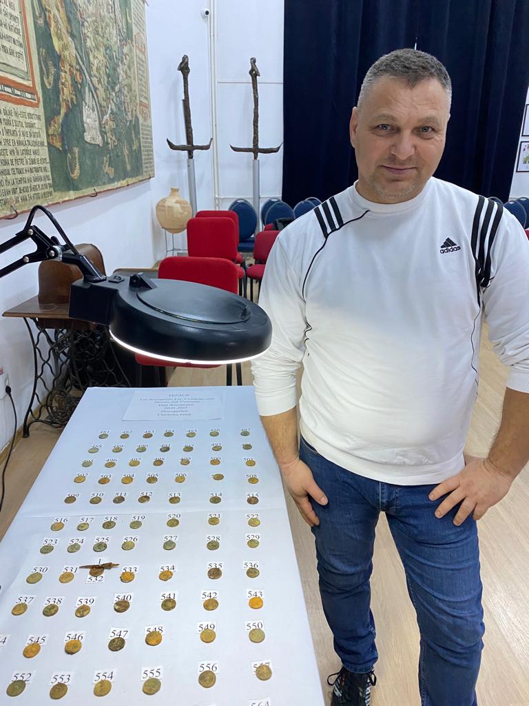 FOTO: Tezaurul getic de la Ciobănița numără 610 monede