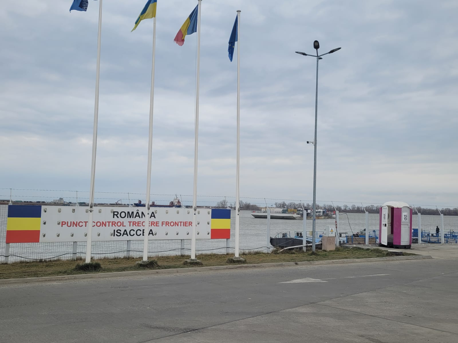 Punctul de trecere a frontierei de la Isaccea a fost închis