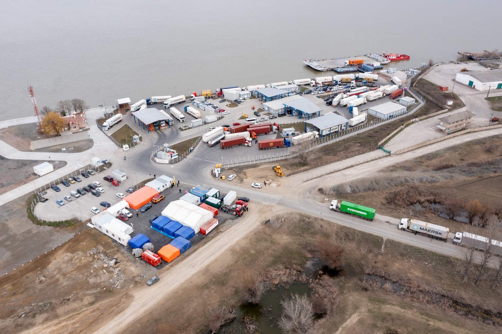 REPORTAJ ISACCEA: La un an de la invazia Rusiei, încă mai trec frontiera refugiați ucraineni care spun că în țara lor nu mai este de trăit