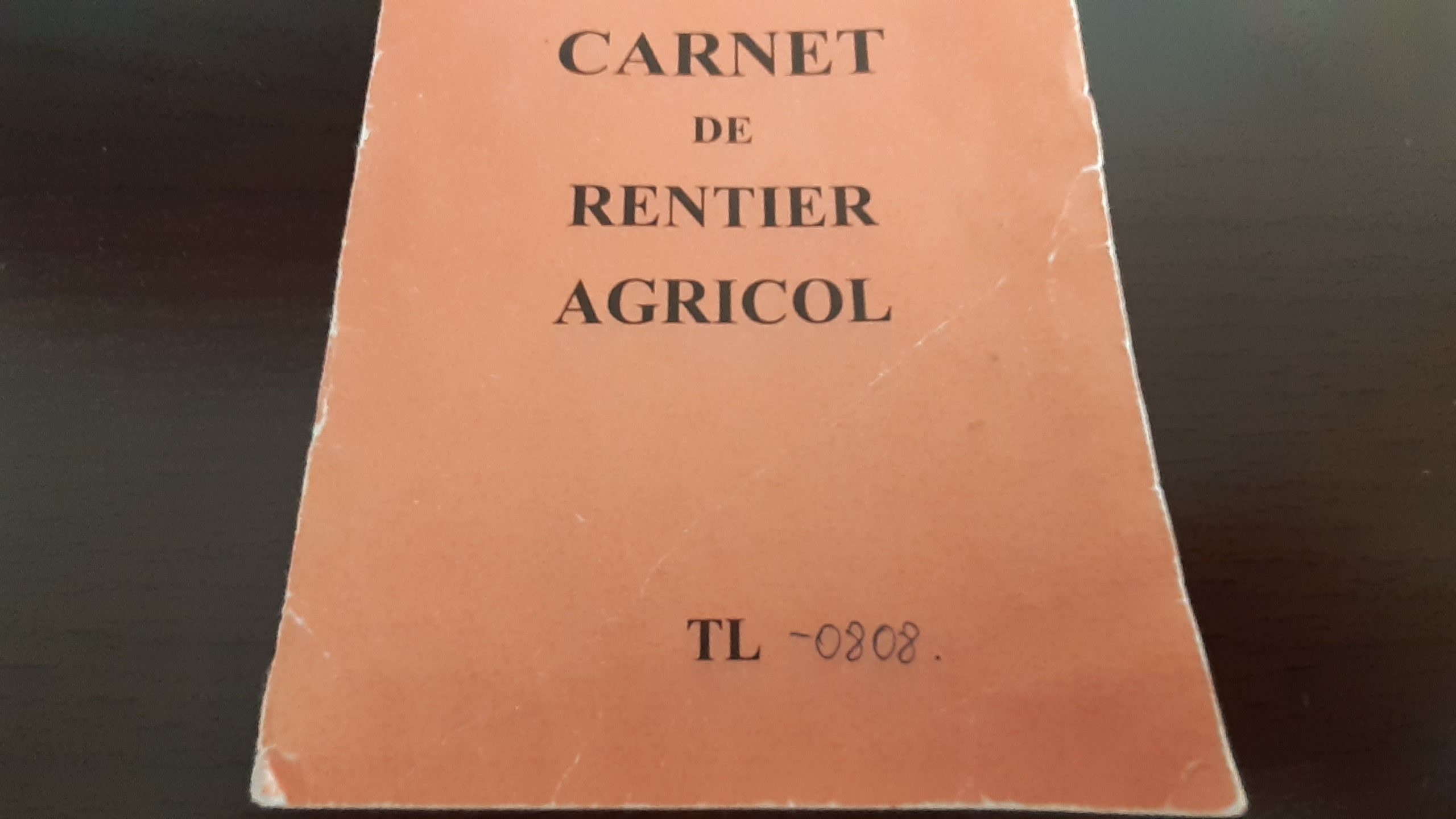 A început vizarea carnetelor de rentier agricol, iar cozile din anii anteriori, care se semnalau în luna martie, sunt poveste. Din 12.000 de beneficiari, în 2006, când a început aplicarea legii, mai există, doar 4500