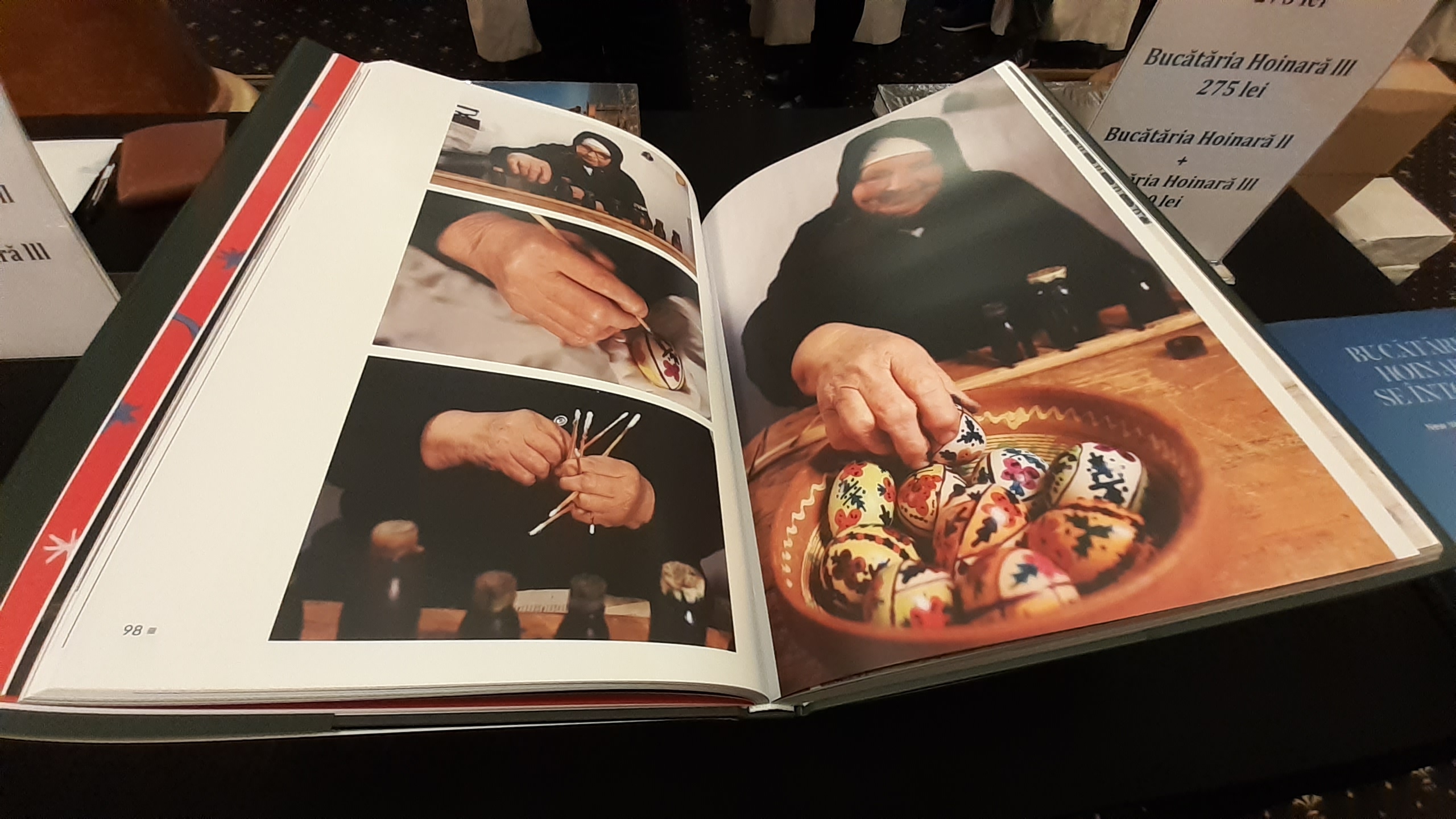 “Bucătăria hoinară se gătește de plecare”, un album al artistului fotograf Răzvan Voiculescu