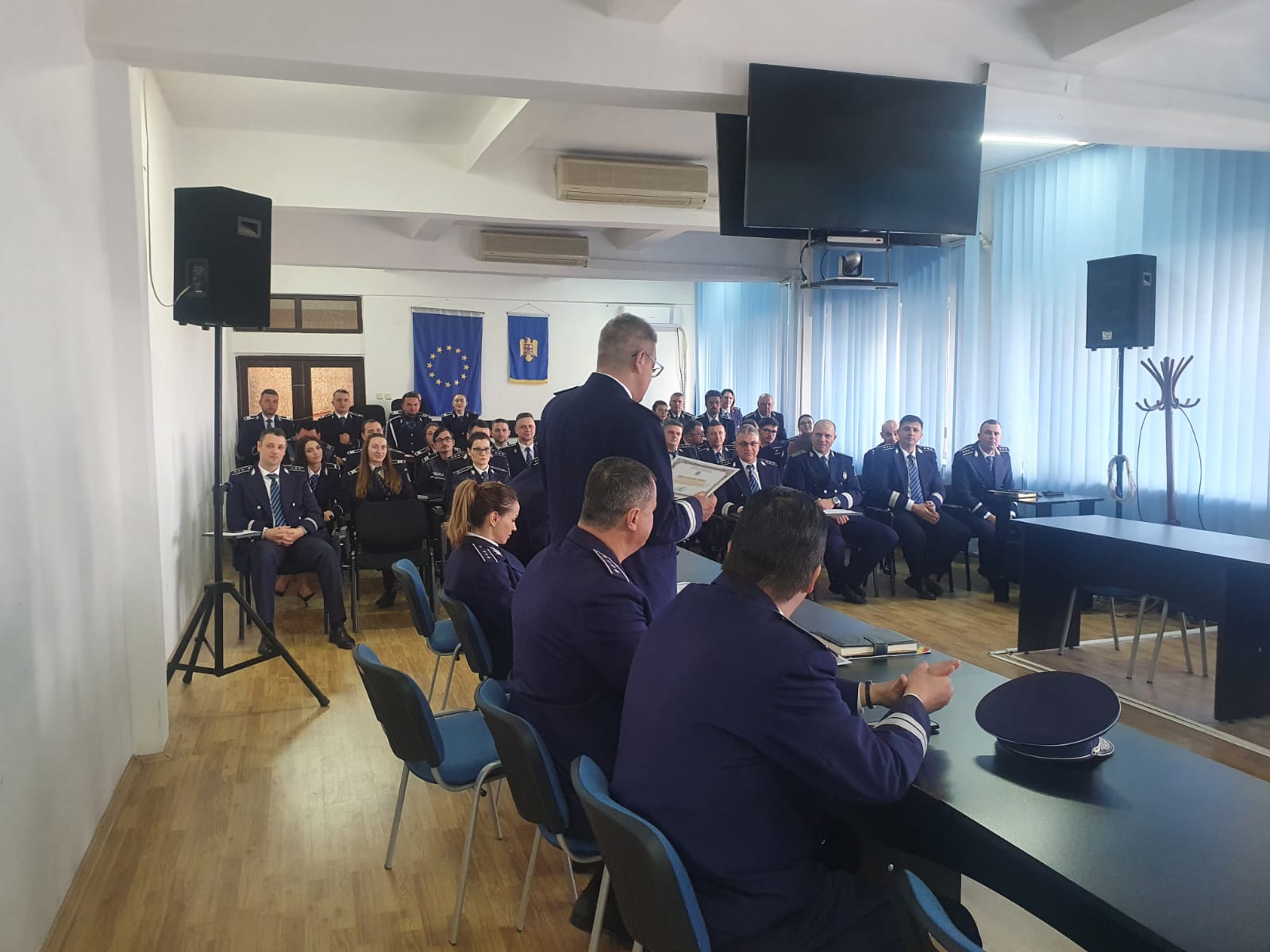 TULCEA: De Ziua Poliţiei Române, 39 de polițiști au fost avansaţi în grad