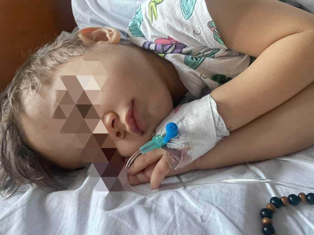 Un copil de 2 ani şi 9 luni a fost diagnosticat cu leucemie acută limfoblastică. Singura şansă pentru el este tratamentul la o clinică din Roma