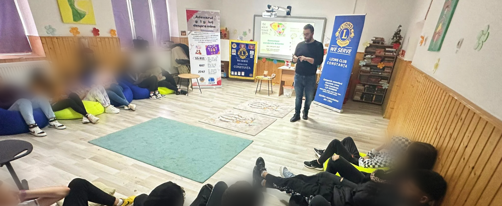 CONSTANŢA: Numărul naşterilor la mamele minore, îngrijorător. O organizaţie derulează o campanie de educaţie privind sănătatea reproducerii, în şcolile din mediul rural