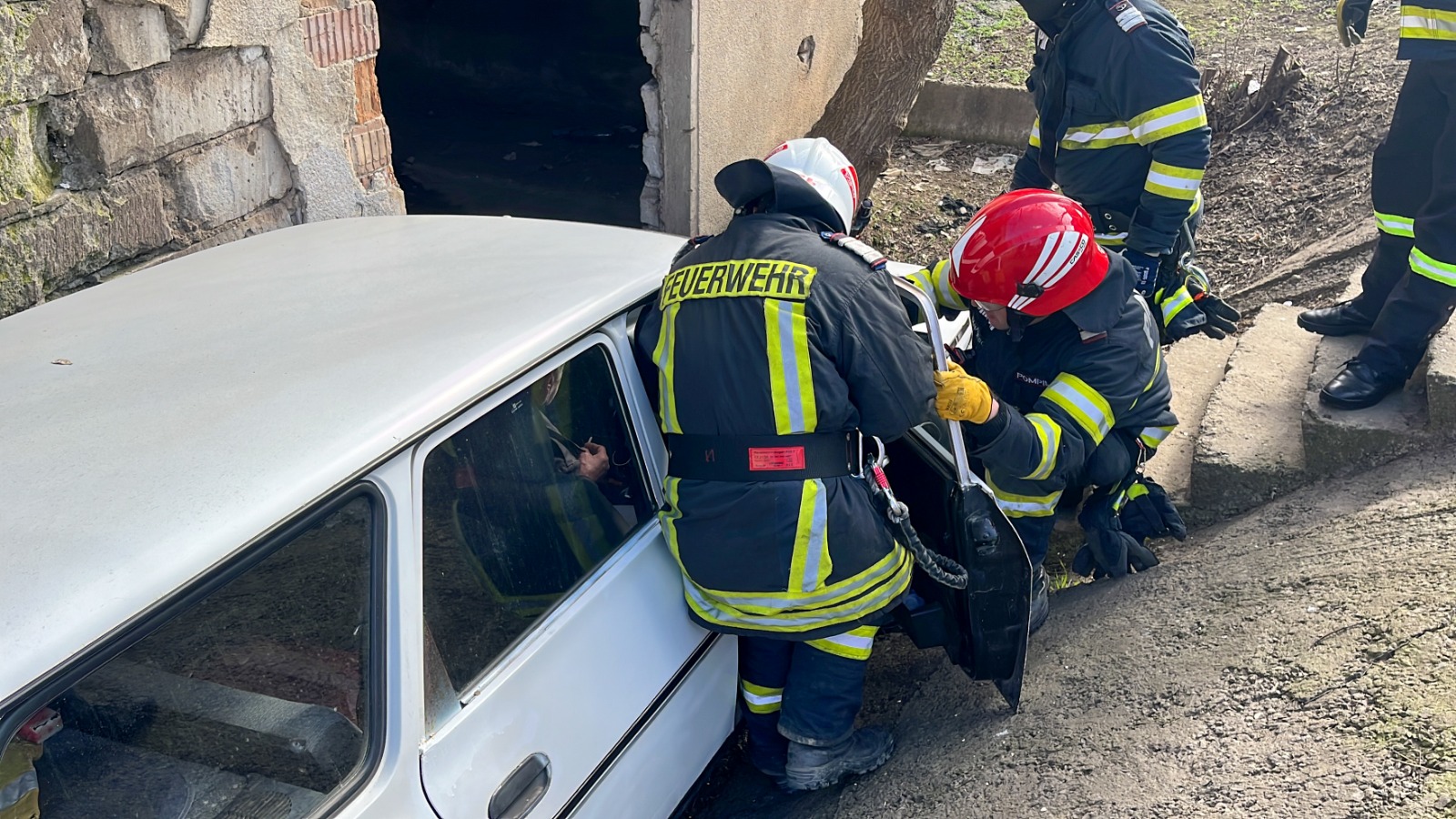TULCEA/VIDEO: Accident rutier grav. O persoană a rămas încarcerată
