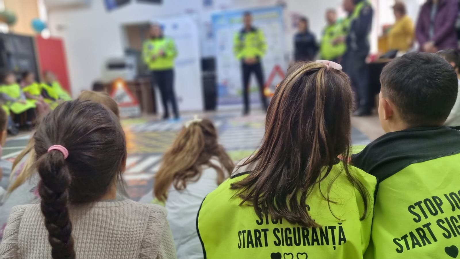 BABADAG: Polițiștii au desfășurat activități educative în cadrul Școlii Gimnaziale „Mircea cel Bătrân”
