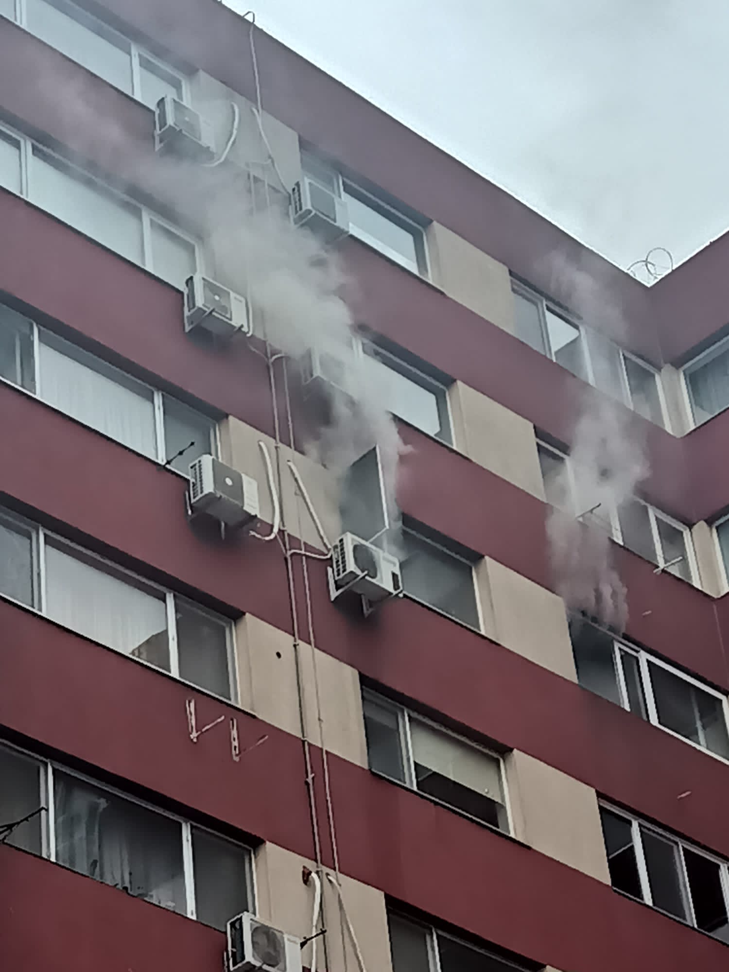 CONSTANȚA: Incendiu la etajul șapte al unui bloc