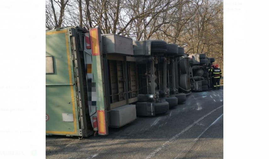 Județul TULCEA: Șoferul care s-a răsturnat cu autotrenul pe DN22-E87 este din Ucraina