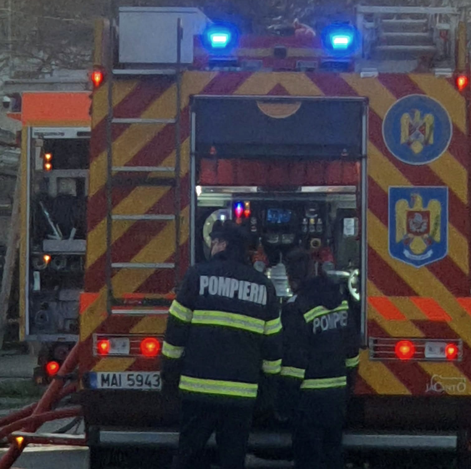 Incendiu într-o localitate din judeţul Constanţa. O persoană, transportată la spital