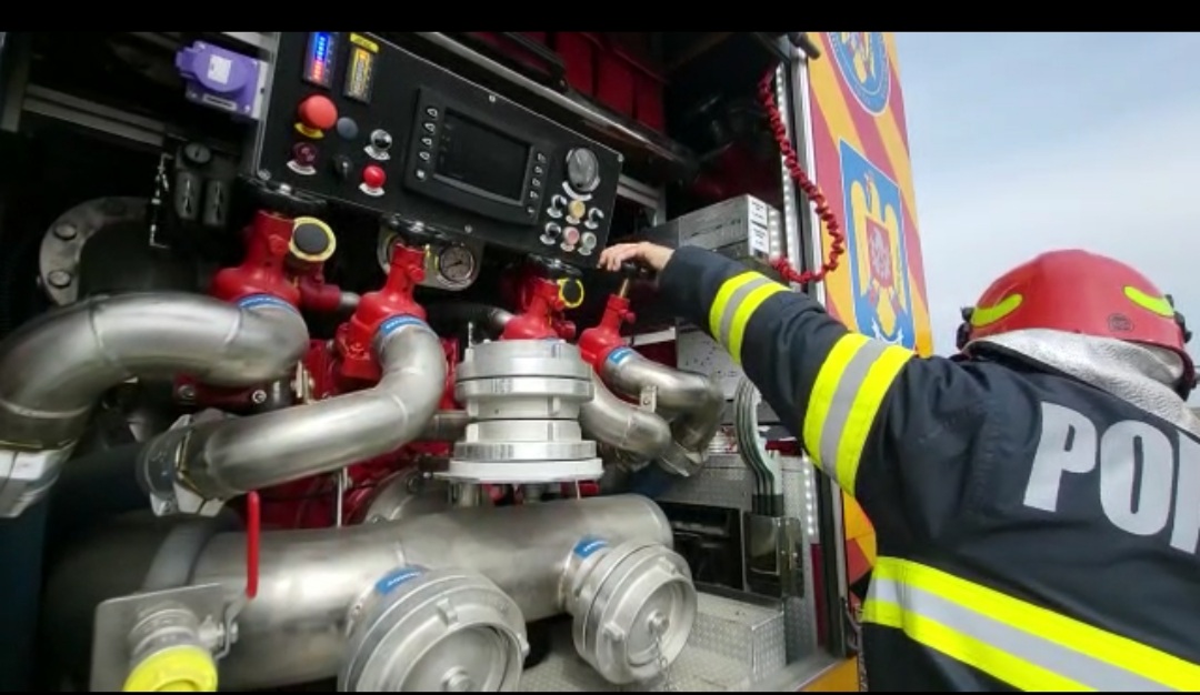 ISU DOBROGEA: Forțe impresionante au participat la exercițiul organizat ieri la Oil Terminal. Scenariul: cutremur, urmat de incendiu într-un rezervor de țiței