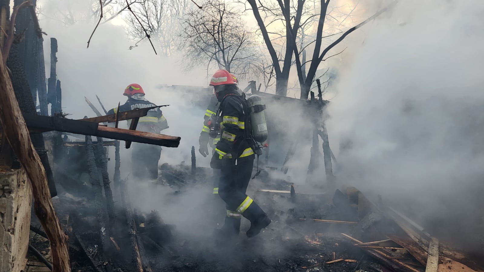 JUDEȚUL CONSTANȚA: 50 de animale au ars de vii într-un incendiu provocat de un fulger, în comuna Siliștea