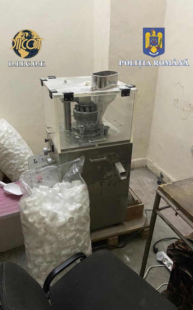 VIDEO | Primul laborator de anabolizante din România, descoperit de polițiști și procurori