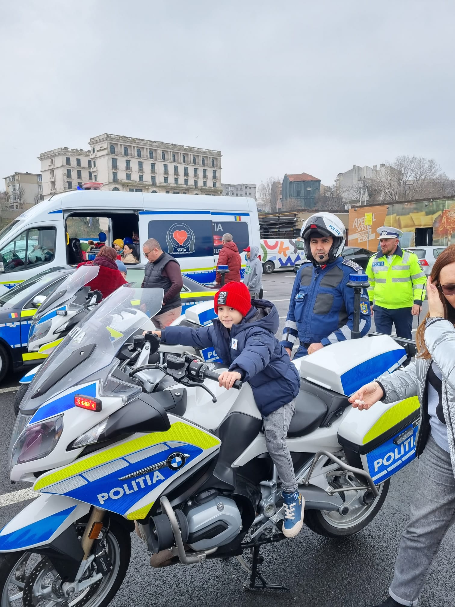 FOTO | Eveniment INEDIT la Constanţa: Sute de copii au fost POLIŢIŞTI PENTRU O ZI