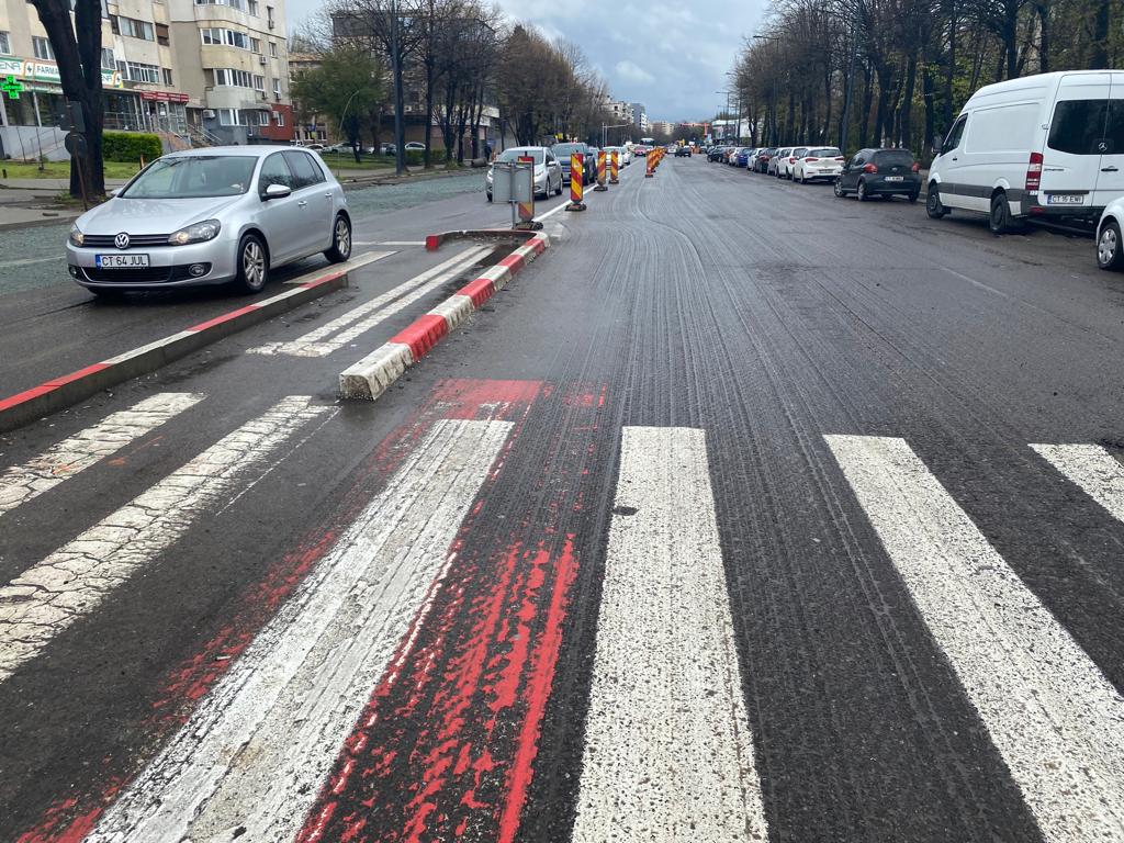 CONSTANȚA: Primăria explică de ce sunt trasate marcaje rutiere, deși lucrările nu sunt terminate