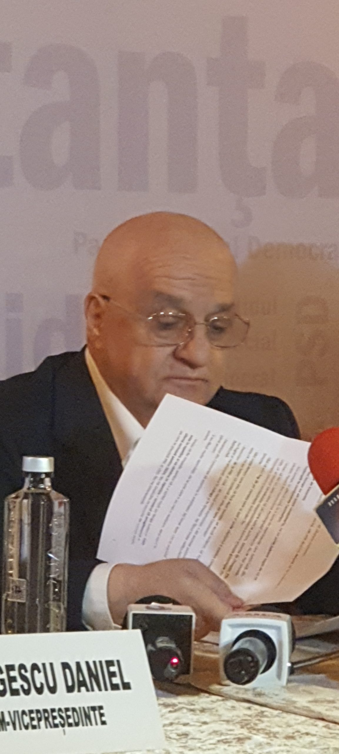 Președintele organizației județene PSD Constanța, senatorul Felix Stroe, a criticat conducerea municipiului