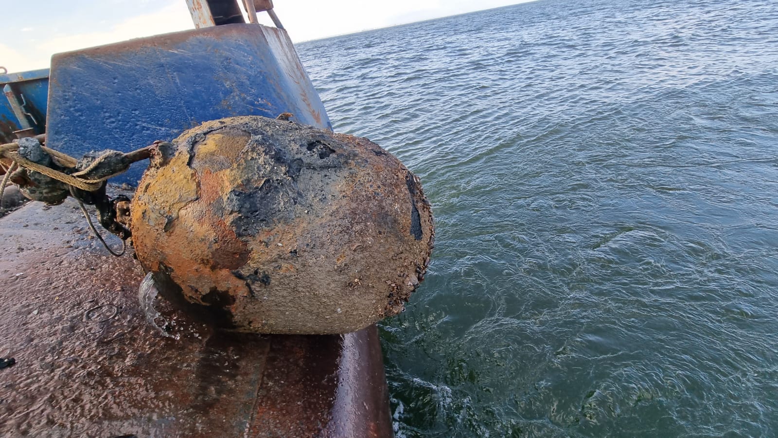 FOTO/VIDEO: Scafandrii EOD ai Forțelor Navale au neutralizat o mină marină