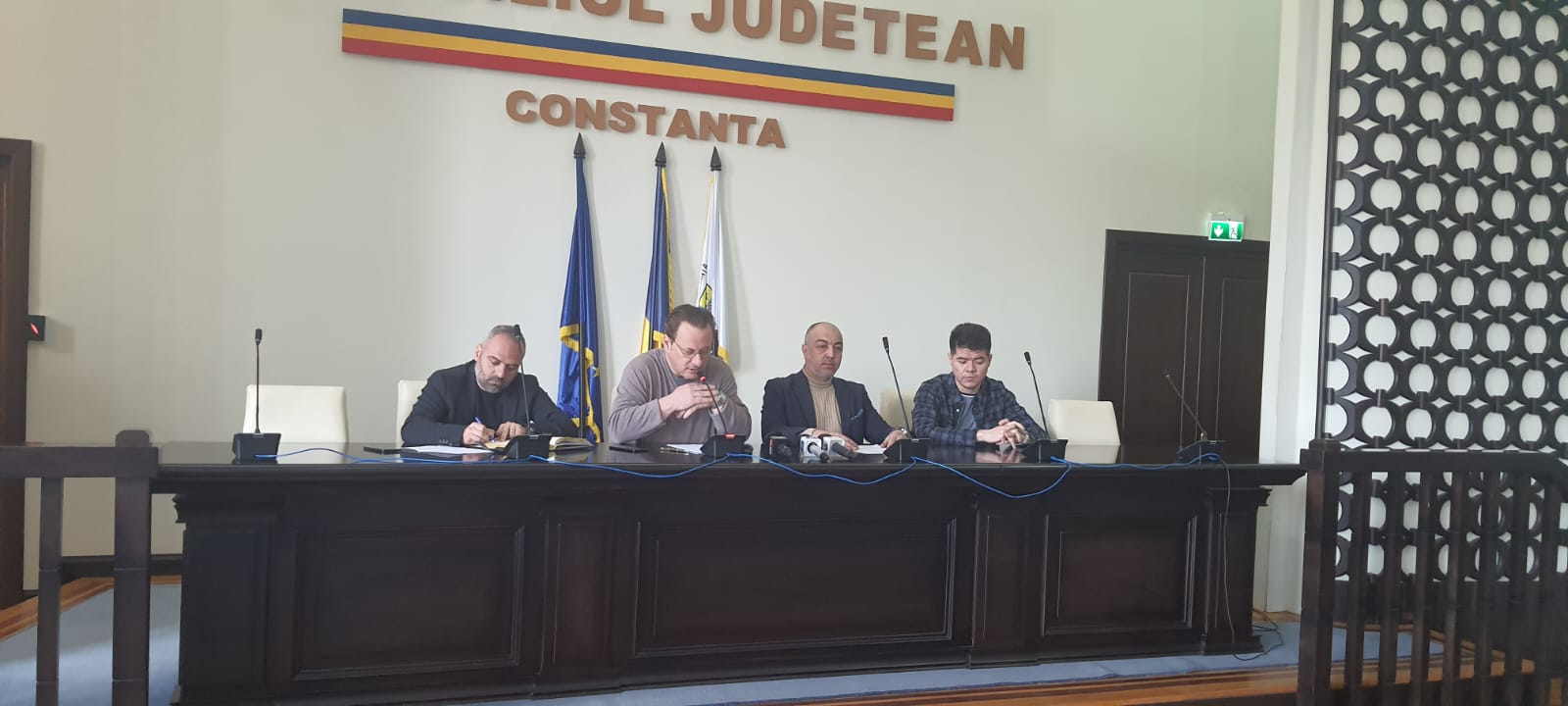 CONSTANŢA: O parte dintre câștigătorii licitațiilor de închiriere a plajelor s-au întâlnit cu reprezentanții Primăriei