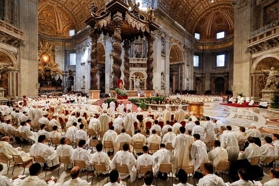 La Roma, în Joia Mare, Papa Francisc a spălat picioarele a 12 tineri deţinuţi, între care un român