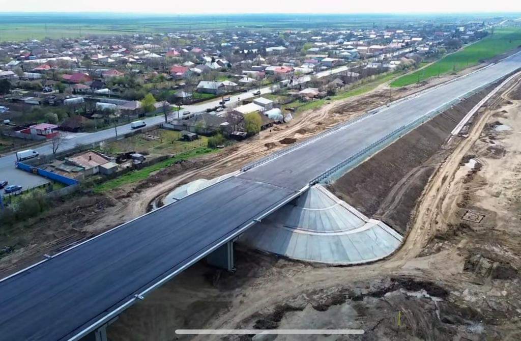 Podul de la Fetești, de pe A2, nu va fi redeschis pentru minivacanța de 1 Mai. Lucrările vor continua până la jumătatea lui iunie