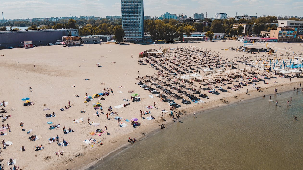 Turiştii care îşi petrec vacanţa în Constanţa sau Mamaia nu vor achita, în această vară, taxa de staţiune