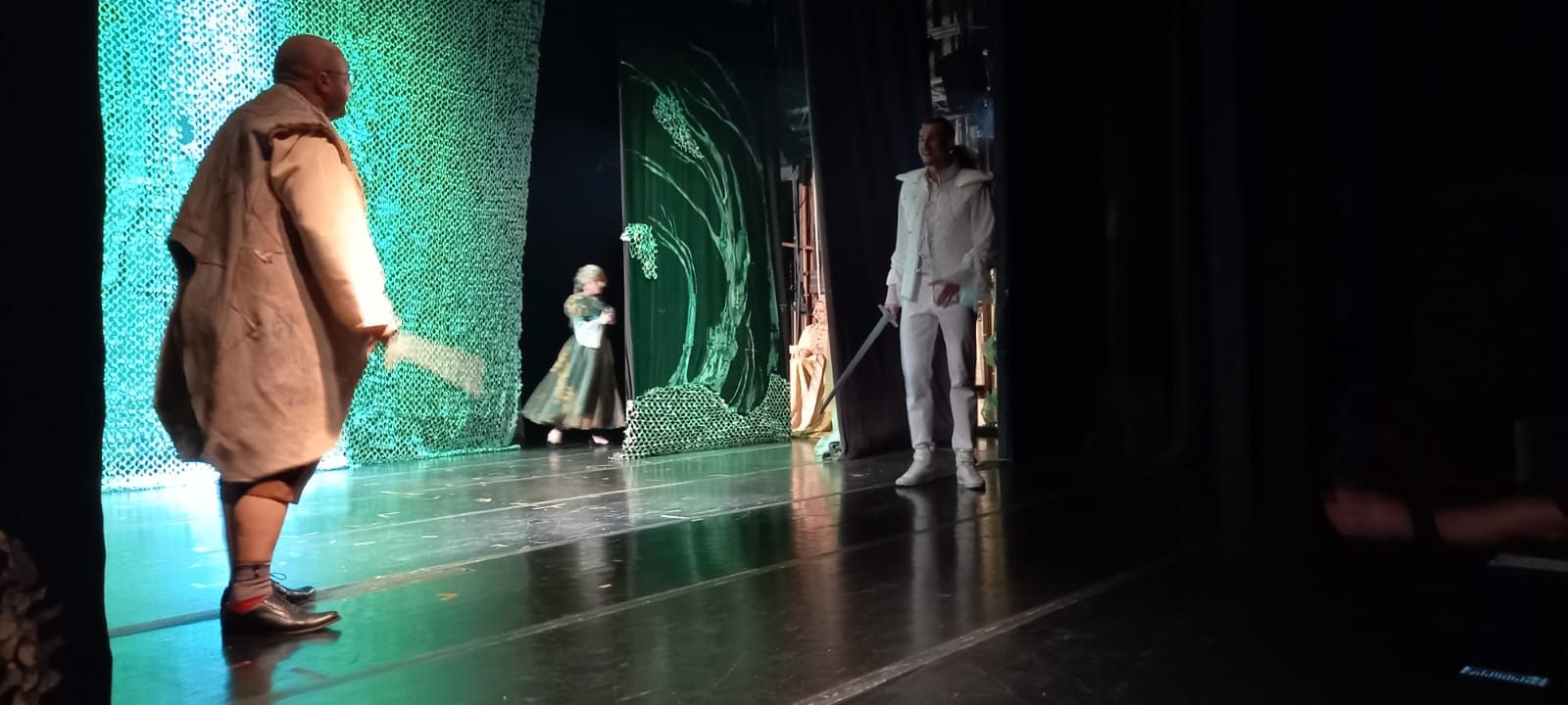 Astăzi, de la ora 10.00, suntem invitați la premiera spectacolului HARAP- ALB, la Teatrul pentru Copii și Tineret Căluțul de Mare din Constanța
