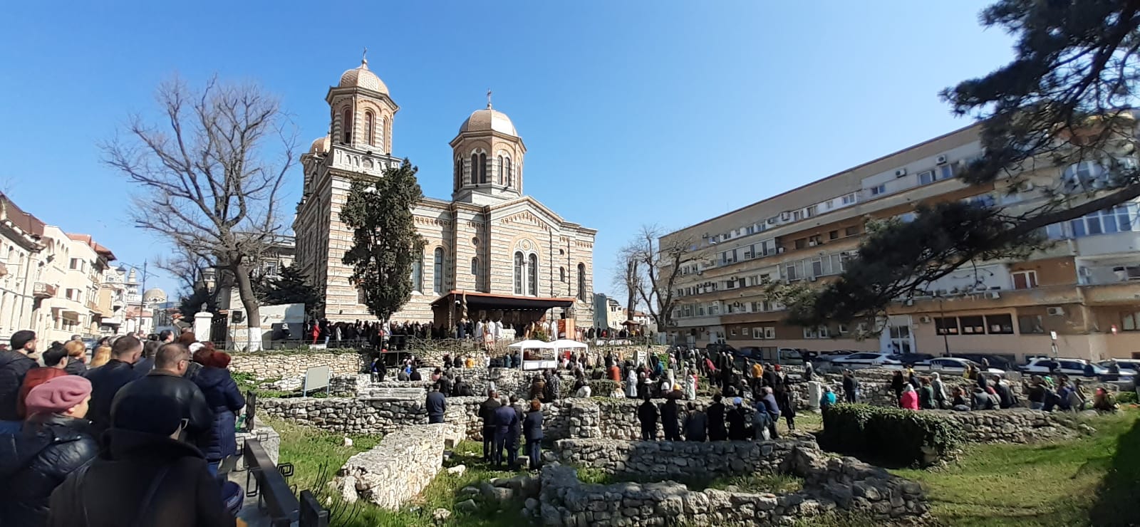 Creștinii ortodocși sărbătoresc astăzi Intrarea Domnului în Ierusalim sau Floriile