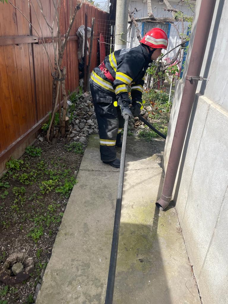 TULCEA/FOTO: Bărbat decedat în locuința cuprinsă de flăcări