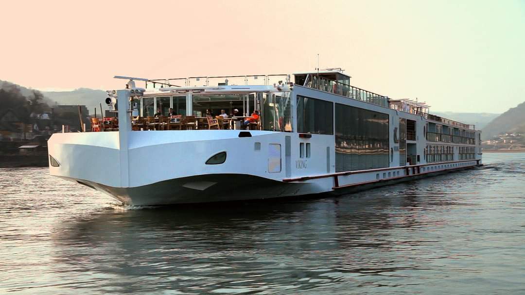 CONSTANȚA: Navele fluviale de pasageri Viking Rinda și Savor acostează în terminalul de pasageri