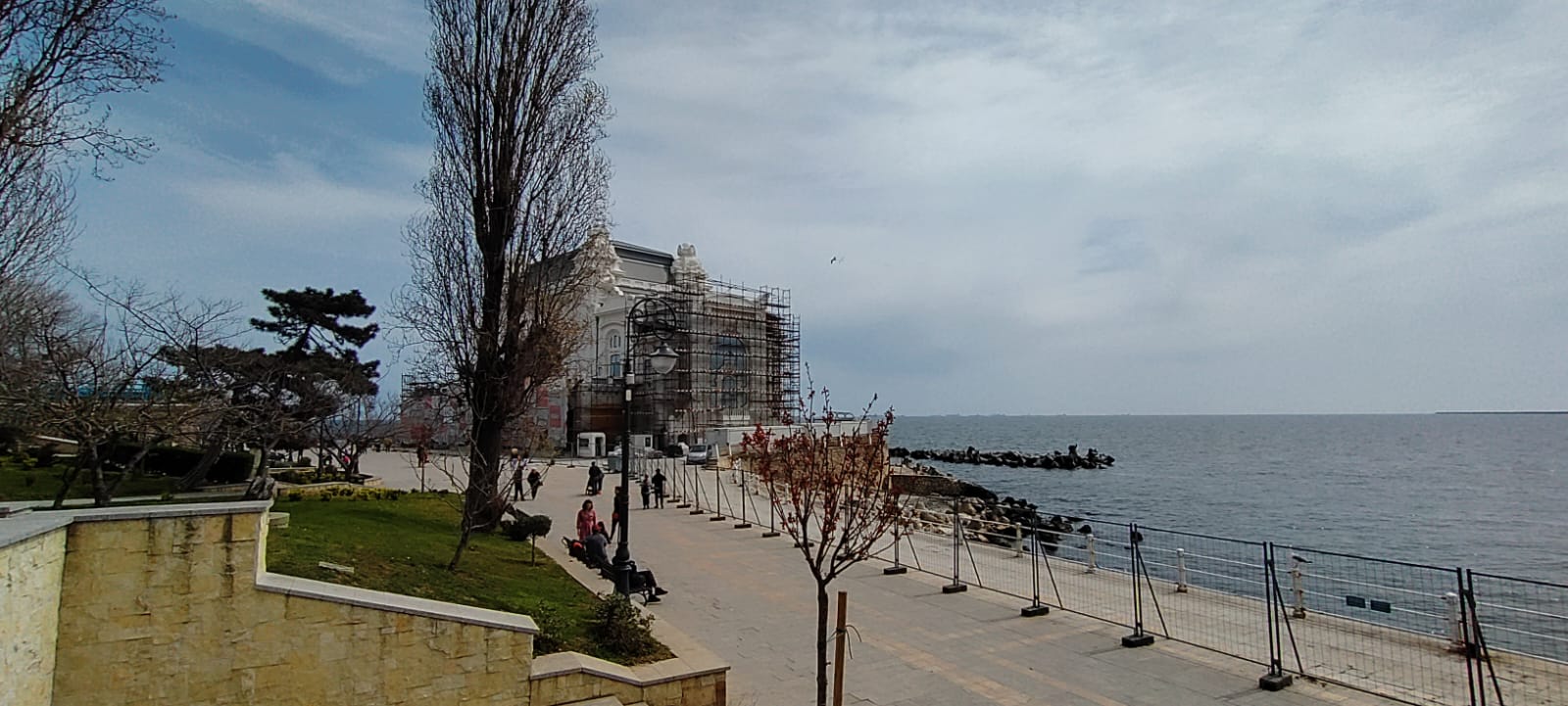 În zi de sărbătoare, după masa de Paște, constănțenii au ieșit la plimbare