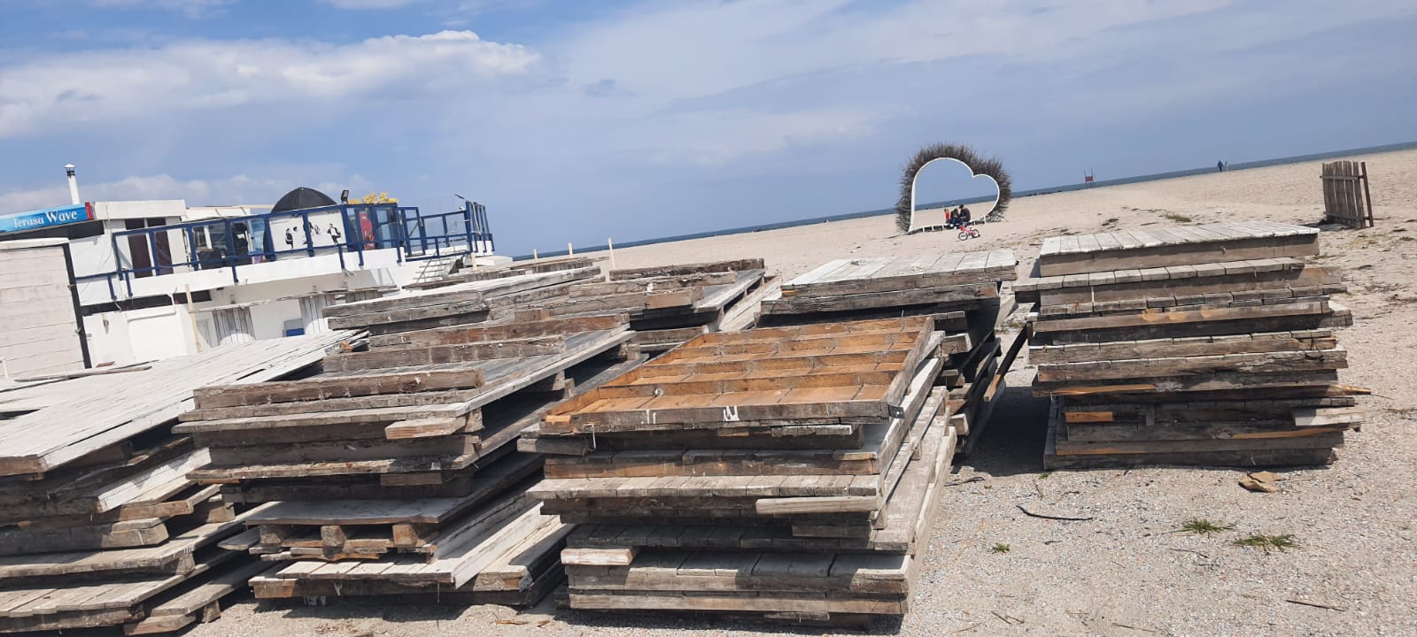 FOTO: Nu mai sunt nici două săptămâni până se deschide, oficial, sezonul estival. Cum arată staţiunea Mamaia