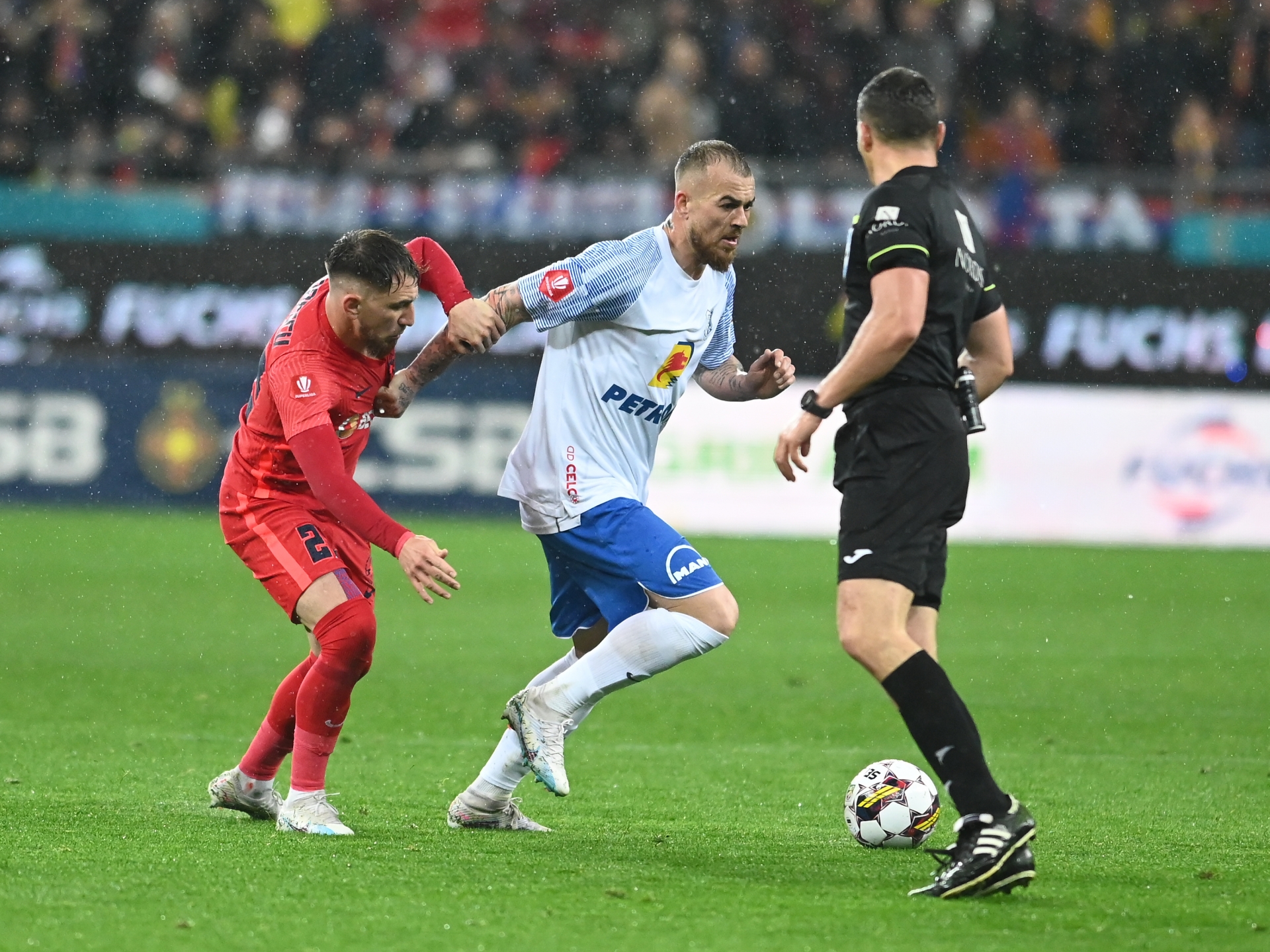 Farul a pierdut meciul cu FCSB, dar este în continuare lider în Superliga de fotbal