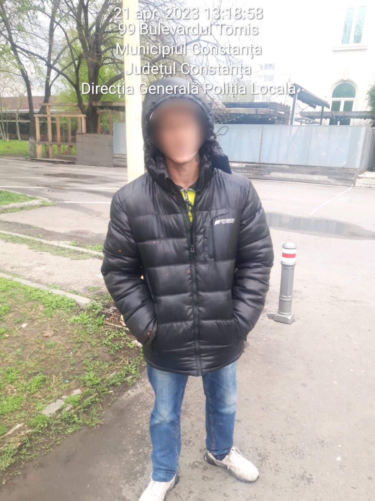 CONSTANȚA/FOTO: Prins în flagrant în timp ce vandaliza un monument istoric