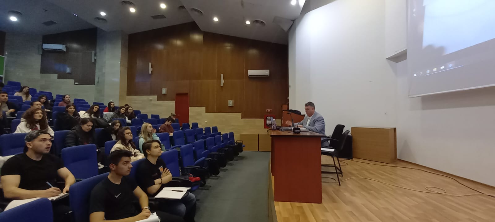 Lecții gratuite de matematică, la Universitatea Ovidius, pentru elevii care vor susține bacalaureatul în această vară
