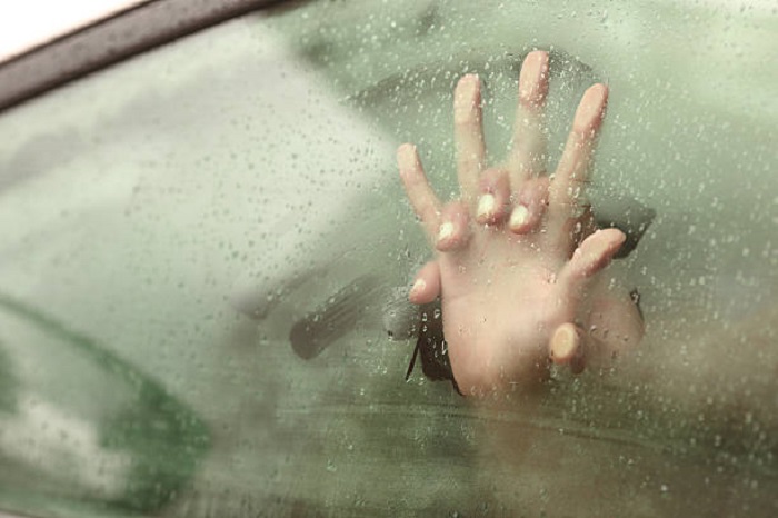 CONSTANȚA: Ultraj contra bunelor moravuri. Dosar penal pentru raporturi sexuale într-un autoturism