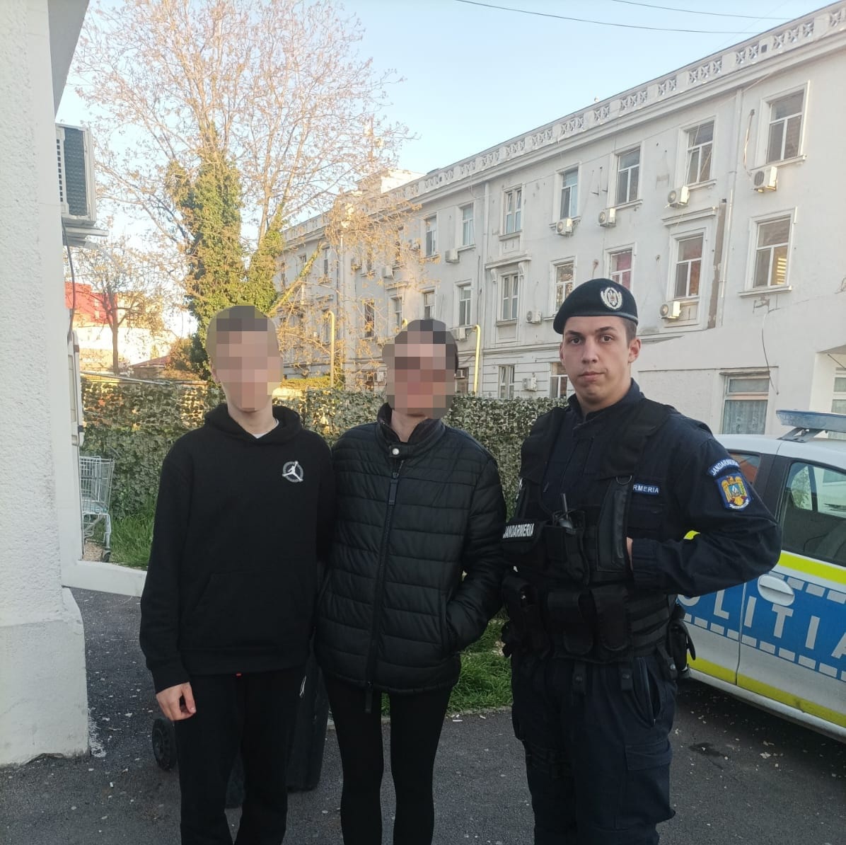 Adolescent dat dispărut de familie, găsit de un jandarm constănțean și predat teafăr părinților îngrijorați!