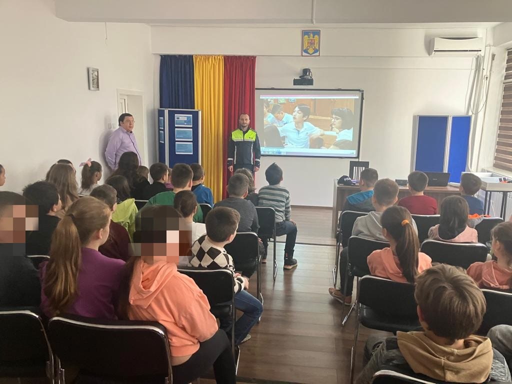 Polițiștii continuă activitățile educativ-preventive în unitățile de învățământ din Tulcea