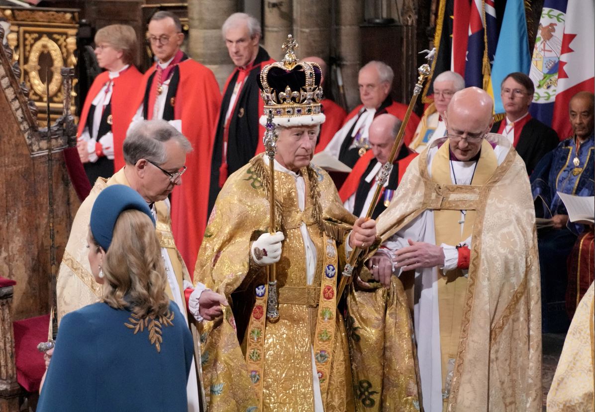 Regele Charles al III-lea a fost încoronat