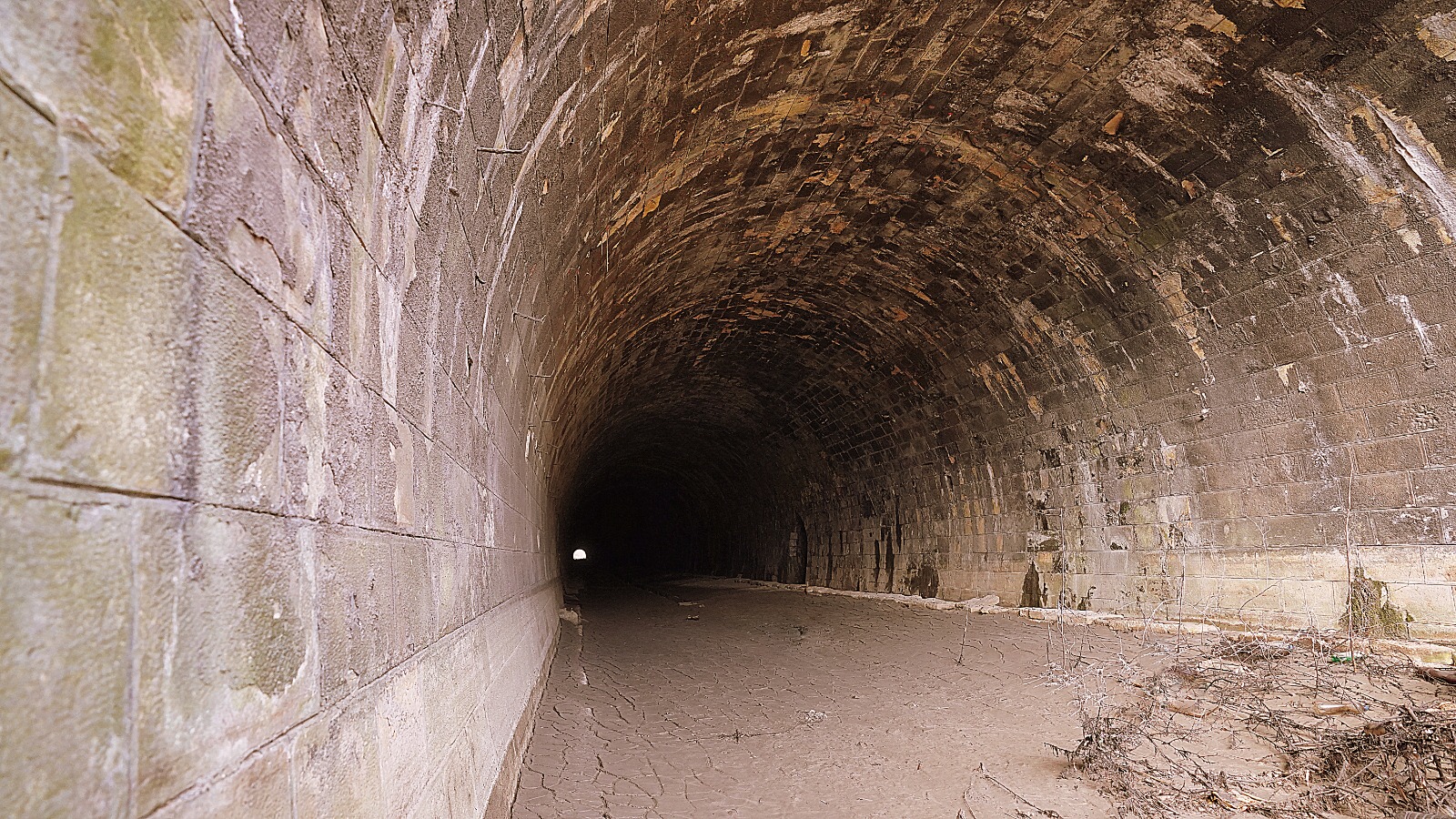 CONSTANȚA/FOTO: Tunelul Palas, construit de Anghel Saligny, va fi reabilitat
