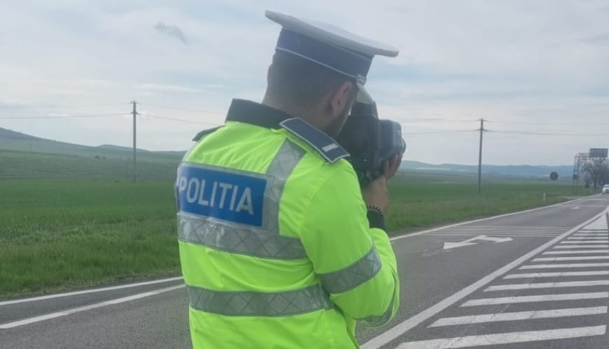 TULCEA: Șofer surprins în timp ce conducea cu aproape 200 de km/h