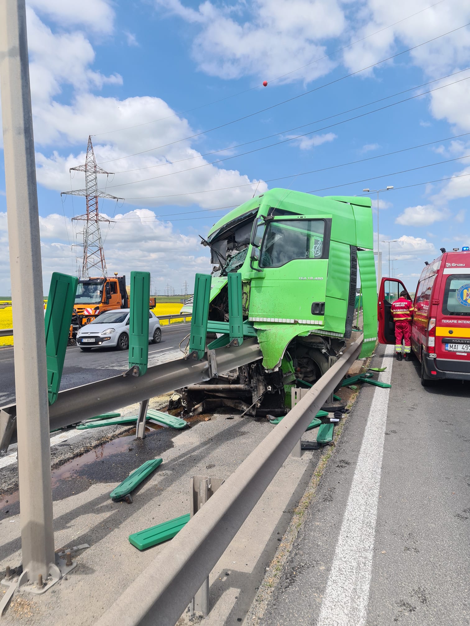 Accident pe A4 spre Ovidiu. Un TIR a intrat în parapet – FOTO