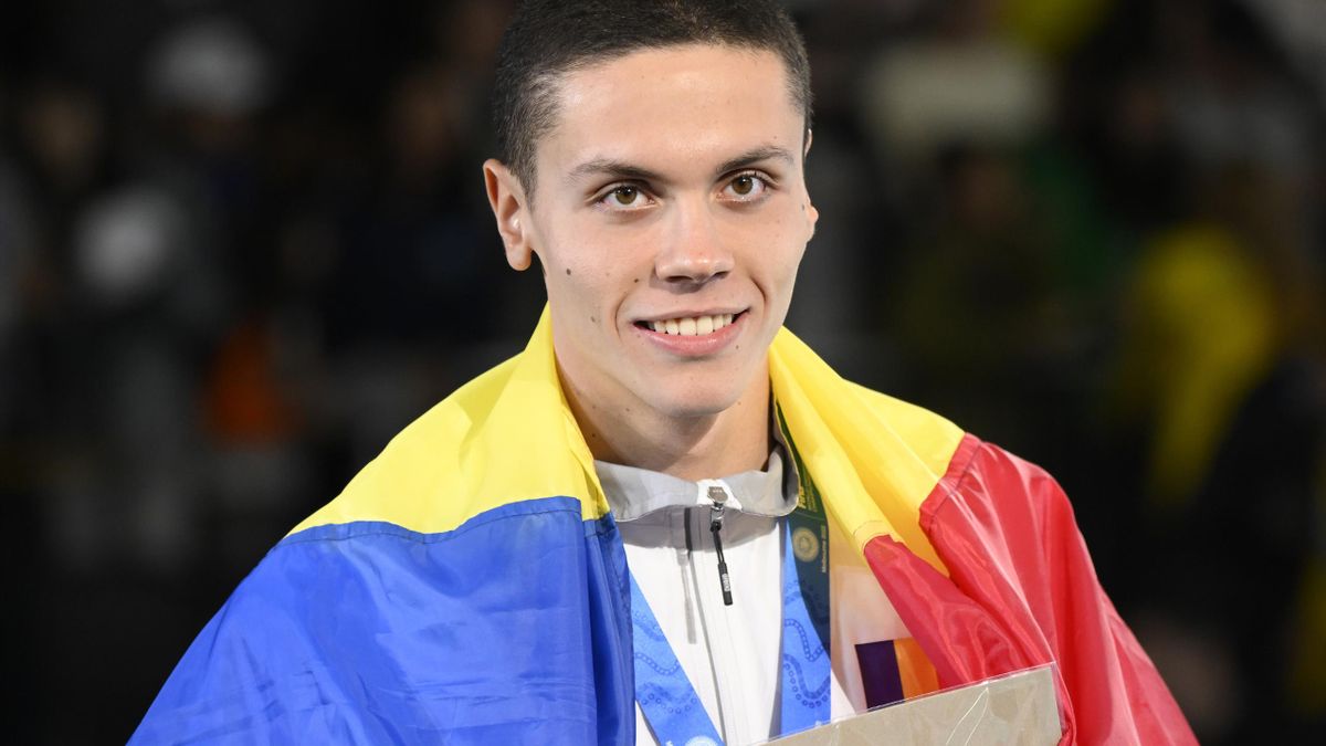 Înotătorul David Popovici a donat o medalie a sa în scopuri caritabile