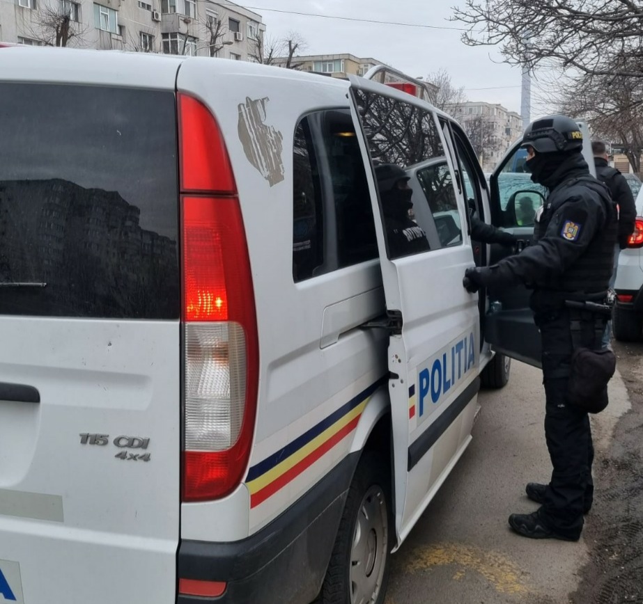 Percheziții la suspecți de proxenetism, în județele Constanța și Tulcea. 7 persoane au fost reținute