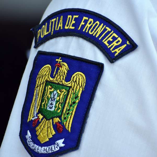 BĂNEASA: Cetățean turc fără permis, depistat de polițiștii de frontieră la volanul unui autoturism