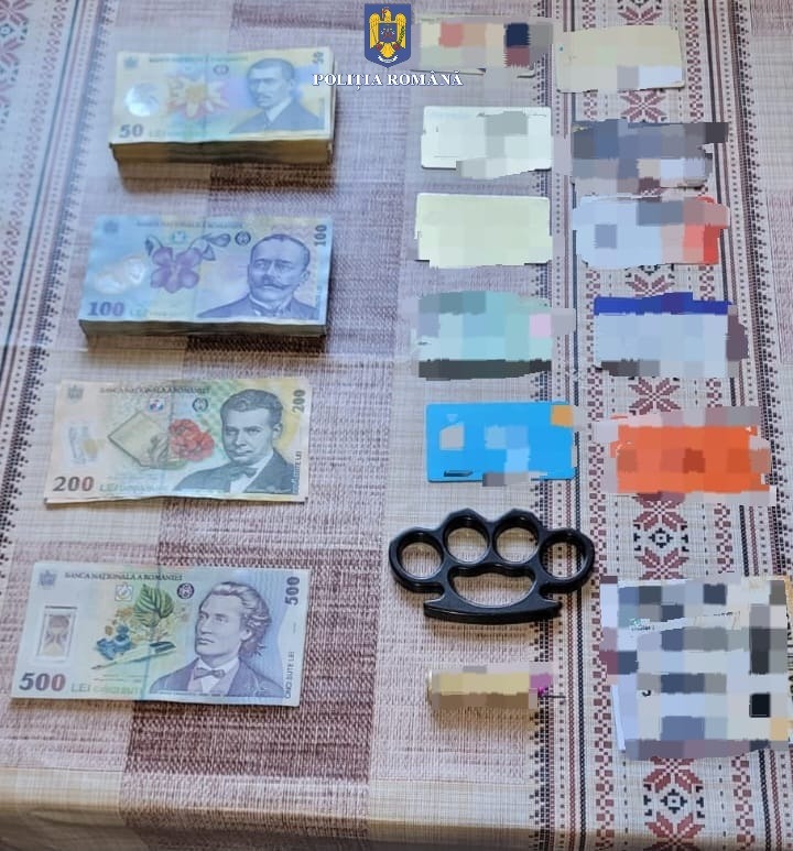 Suspecţi de proxenetism, reţinuţi în urma a 19 percheziţii domiciliare efectuate în judeţele Constanţa şi Tulcea